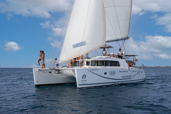 Lobos Island Half-Day Sailing Tour with Lunch