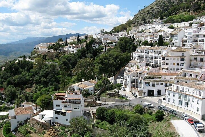 Mijas: Panoramic city tour in an electric Tuk Tuk