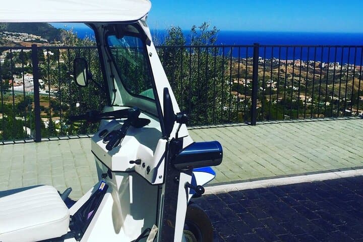 Mijas: Panoramic city tour in an electric Tuk Tuk