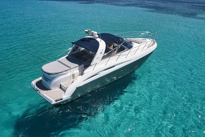 Enjoy an unforgettable experience with the Elegant CRANCHI 47