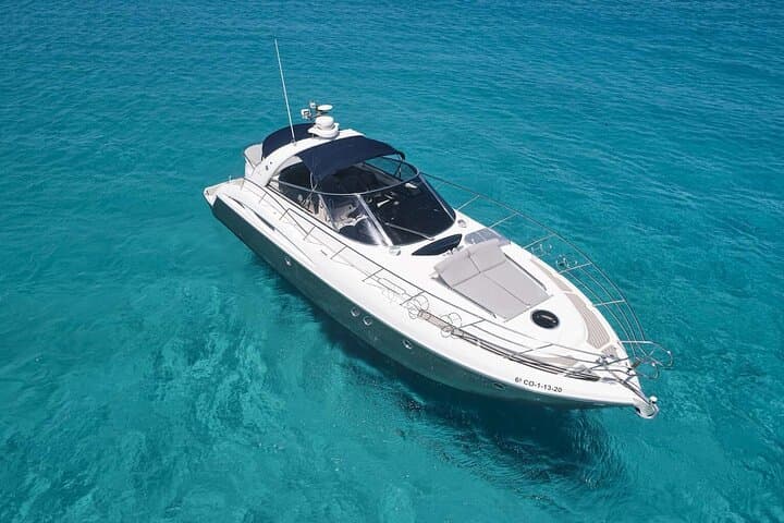 Enjoy an unforgettable experience with the Elegant CRANCHI 47