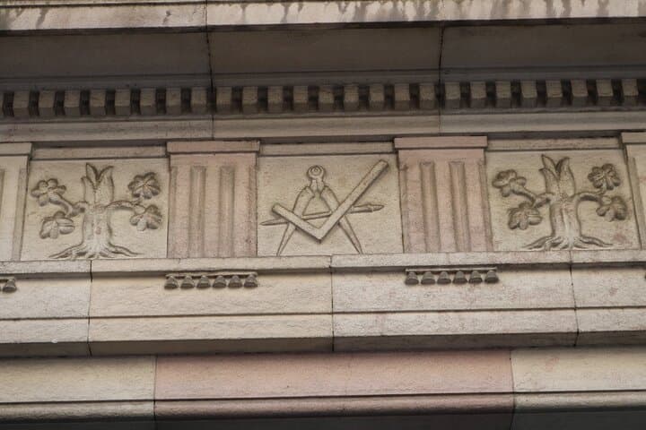 Discover the numerous masonic traces in the streets of Barcelona!