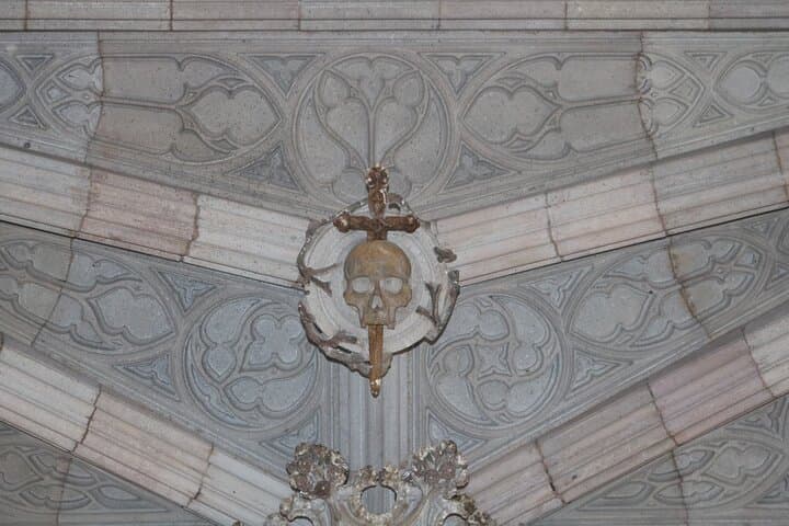 Discover some well hidden masonic simbols