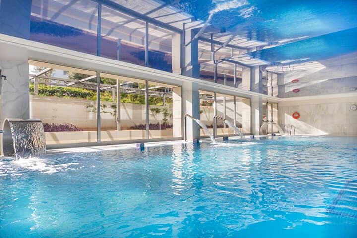 25 Minute Couples Massage with Spa Access