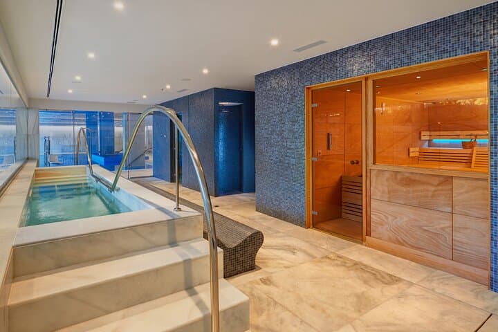 25 Minute Couples Massage with Spa Access