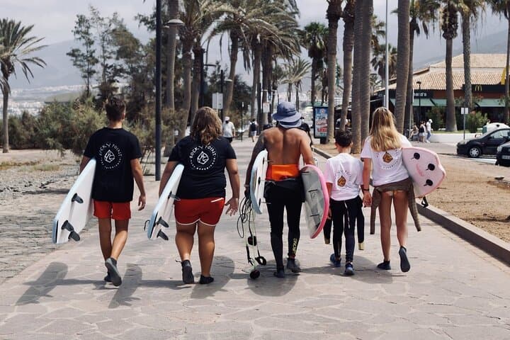 Surfing lessons in Las Americas