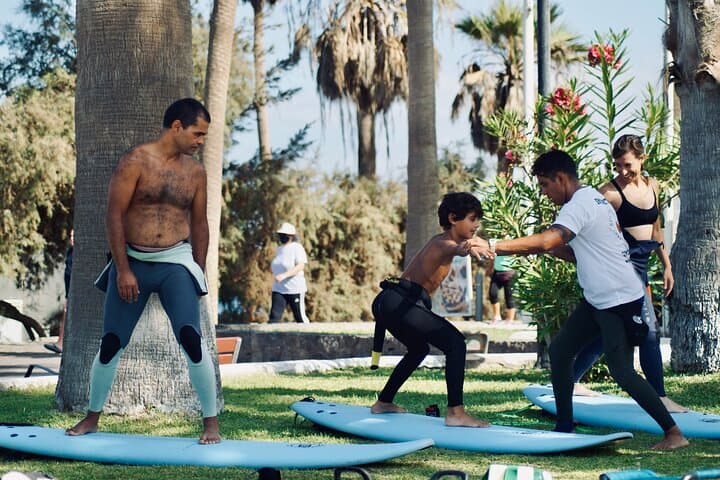 Surfing lessons in Las Americas