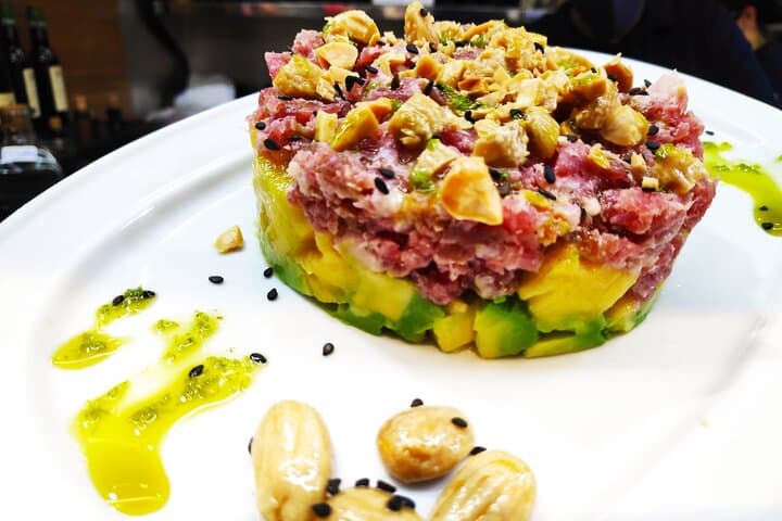 PREMIUM TAPAS TOUR: Paella, Market Tastings, and Winery
