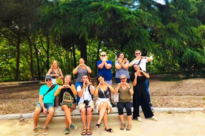 Pic-Nic Experience in Madrid with Games and Snacks