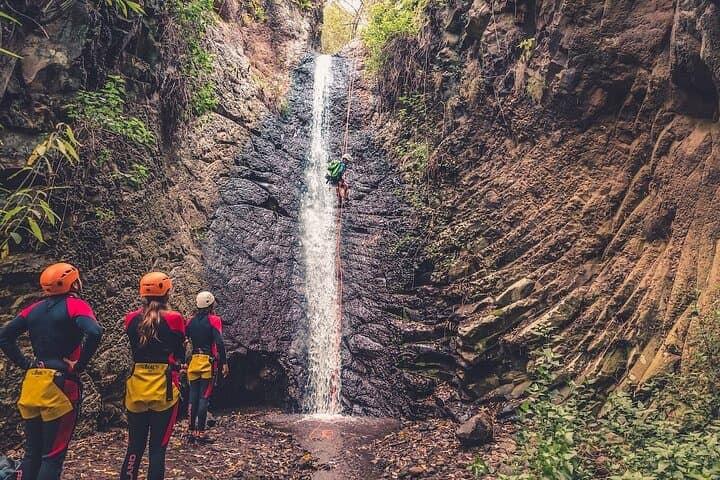 Canyoning with Waterfalls in the Rainforest - Small Groups ツ