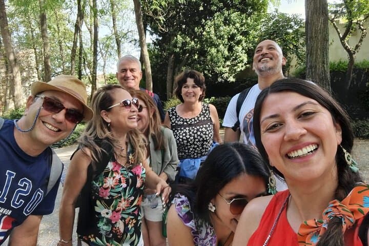 Guided walking tour with tourists