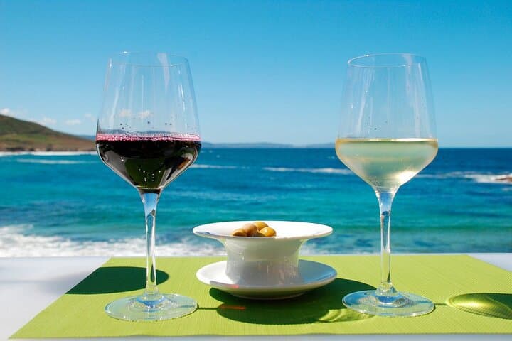 Wine cellars tour + Lunch in e-bike and private guide