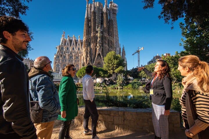 Sagrada Familia Small Group Guided Tour with Skip the Line Ticket