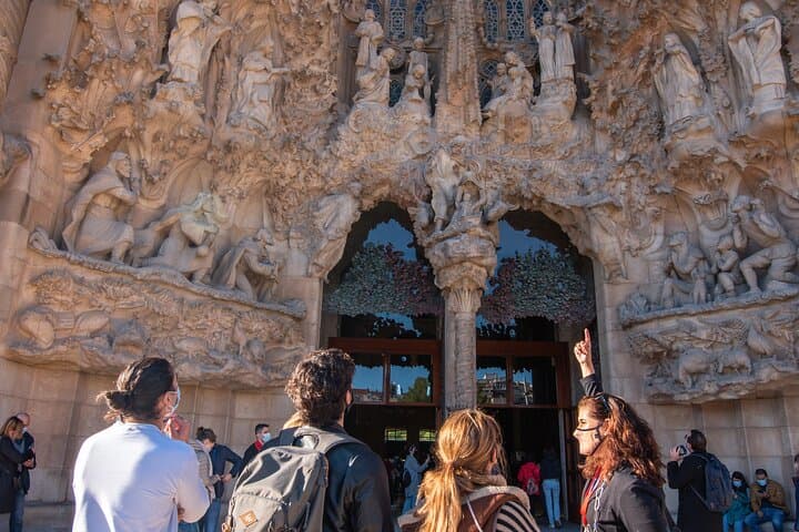 Sagrada Familia Small Group Guided Tour with Skip the Line Ticket