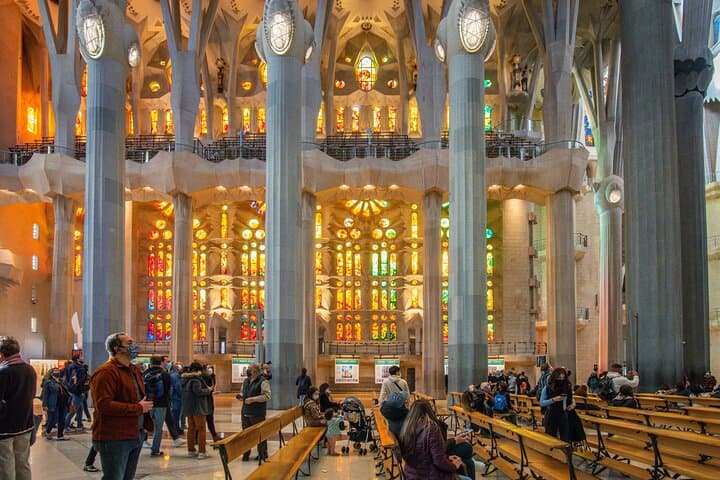 Sagrada Familia Small Group Guided Tour with Skip the Line Ticket