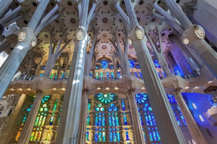 Sagrada Familia Small Group Guided Tour with Skip the Line Ticket