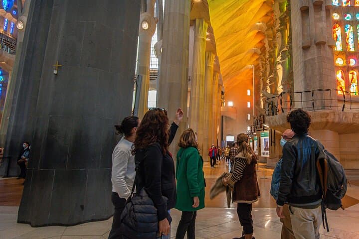 Sagrada Familia Small Group Guided Tour with Skip the Line Ticket