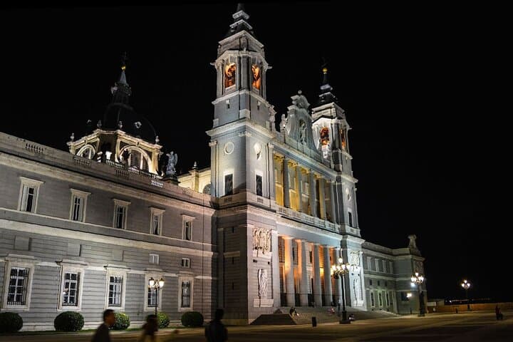 Private 3-hour Madrid Night Tour with Guide and Driver