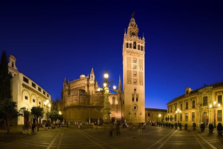 The Cathedral and the Giralda Belltower by night (East view)