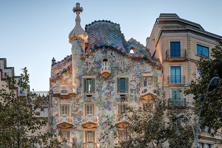 Park Guell & Gaudi houses tour with Modern Style expert Guide