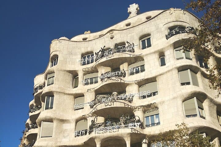Park Guell & Gaudi houses tour with Modern Style expert Guide