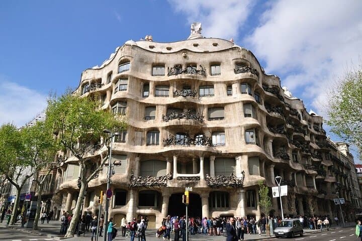 Park Guell & Gaudi houses tour with Modern Style expert Guide