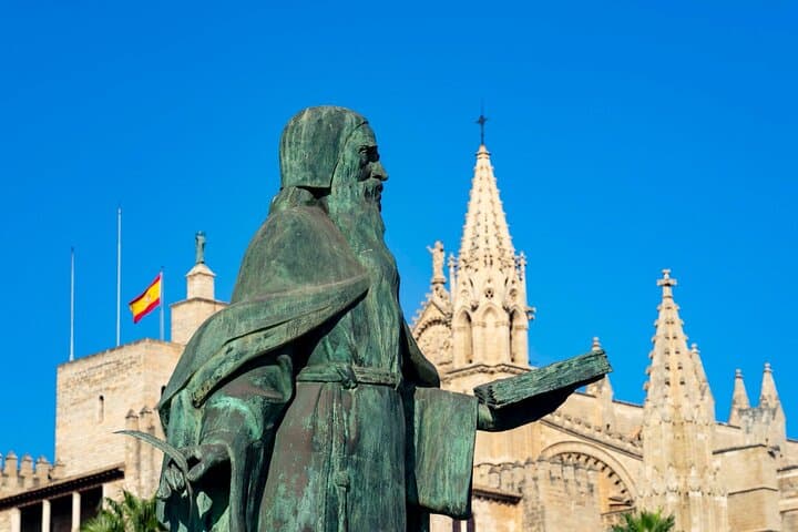 Ramon Llull Statue in front of the cathedral