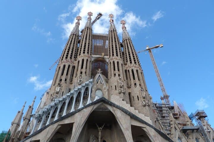Gaudi and La Sagrada Familia Exterior Self-Guided Audio Tour