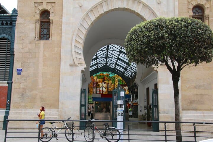 PREMIUM TAPAS TOUR: Paella, Market Tastings, and Winery