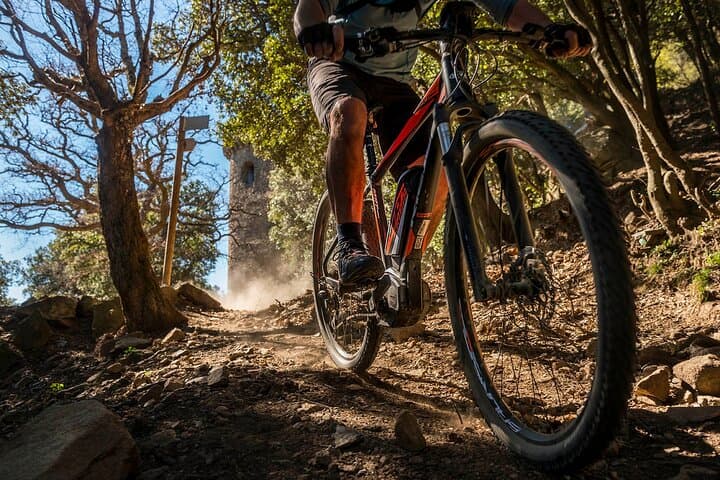 Guided Tour in E-mountainbike in Empordà
