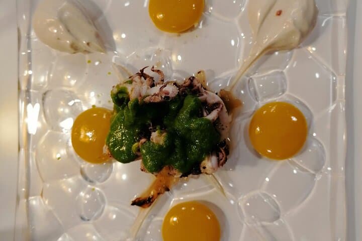Check the next 25 pictures to see how amazing the Pintxos look and happiness or our guests.