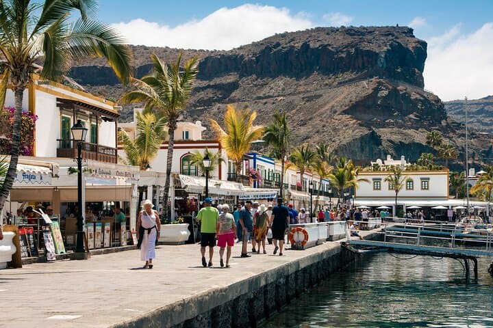 Bus to the local market of Puerto de Mogan