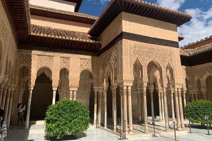 Alhambra: Complete Guided Tour with Nasrid Palaces Tickets