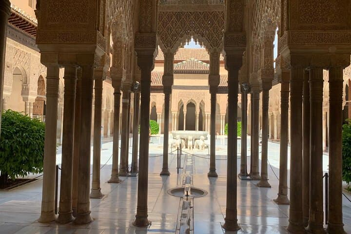 Alhambra: Complete Guided Tour with Nasrid Palaces Tickets