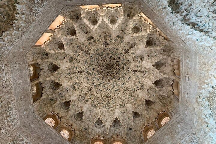 Alhambra: Complete Guided Tour with Nasrid Palaces Tickets