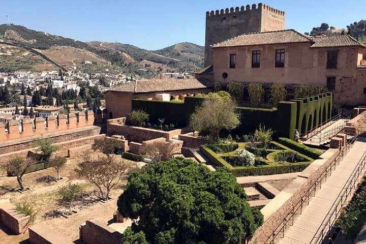 Guided tour of the Alhambra: Generalife and its gardens