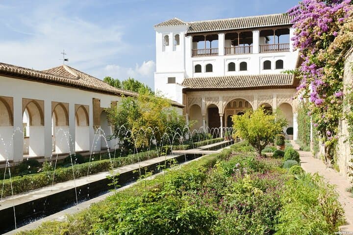 Guided tour of the Alhambra: Generalife and its gardens
