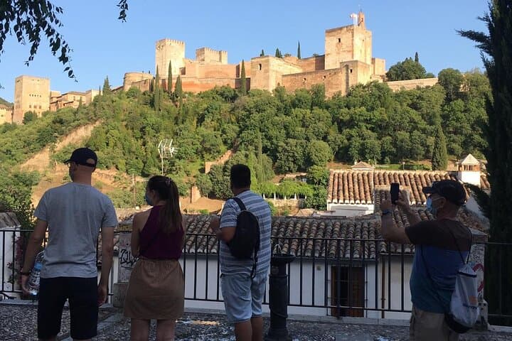 Albaicín and Sacromonte Sunset tour + Flamenco show