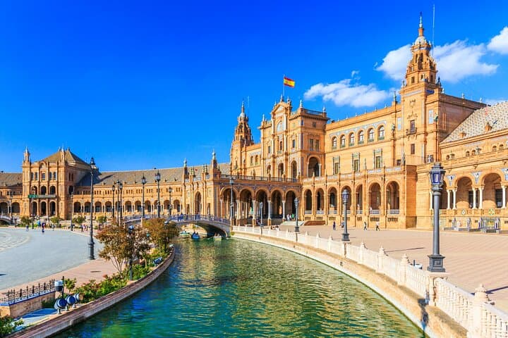 Seville Scavenger Hunt & Highlights Self-Guided Walking Tour