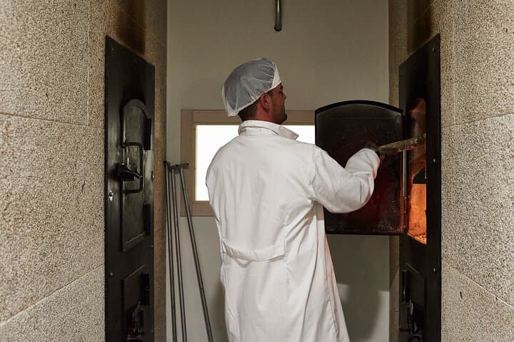 Private Bread Making Experience with Tasting Included in Ourense