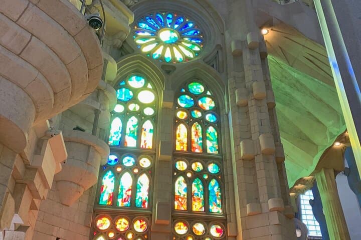 Barcelona Sagrada Familia and Guell Park drink and tapa