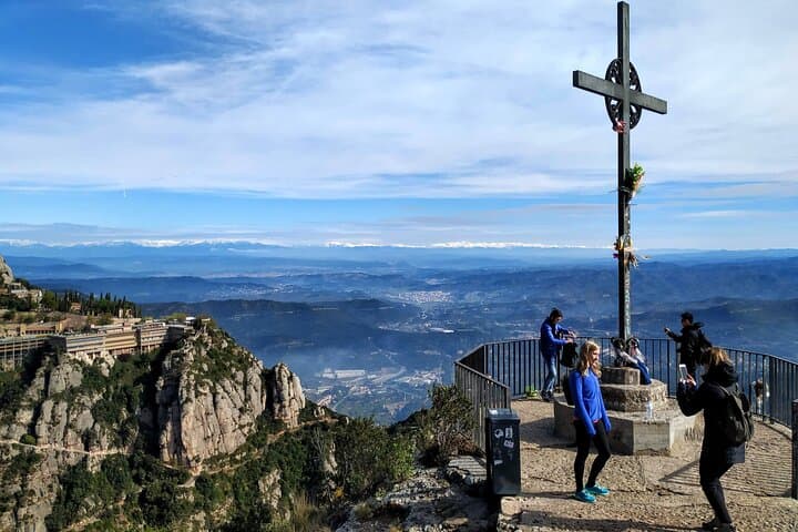 Private Tour to Montserrat with a specialized local guide