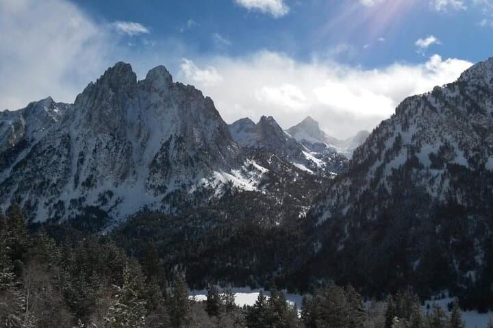 Guided Snowshoe Route in the National Park in the Pyrenees