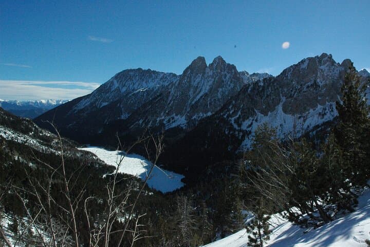 Guided Snowshoe Route in the National Park in the Pyrenees