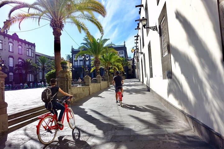 Discover Las Palmas City by Bike in 3 hours