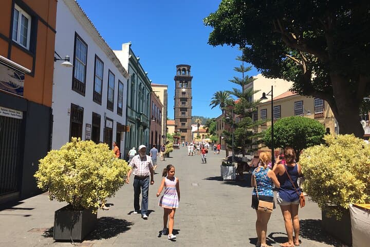 Calle del Adelantado and Iglesia de la Concepción, in La Laguna