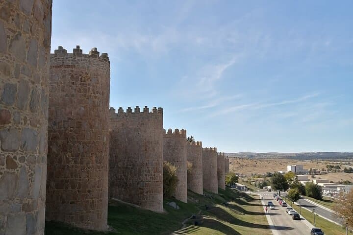 Private Tour to Avila and Segovia from Madrid with Pick up