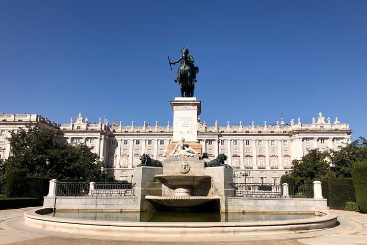 Private Walking Tour to Royal Palace and Old Town of Madrid