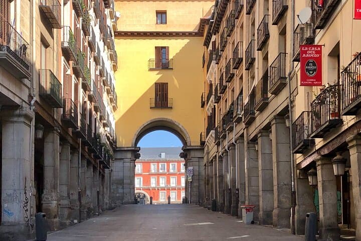 Private Walking Tour to Royal Palace and Old Town of Madrid