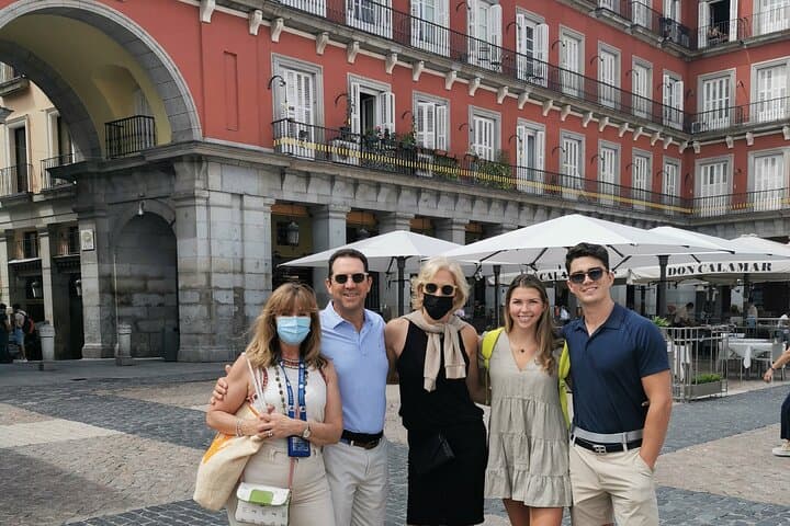 Private Walking Tour to Royal Palace and Old Town of Madrid